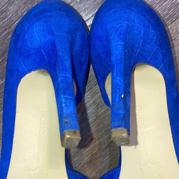 BCBG Haleigh Blue Croc Suede Pumps Size 8.5 - Picture 6 of 8